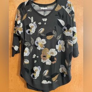 Worn twice. 3/4 sleeve sweater